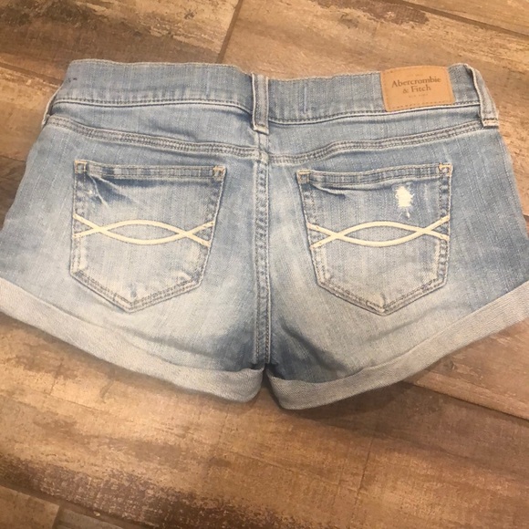 Abercrombie & Fitch shorts - Picture 2 of 4